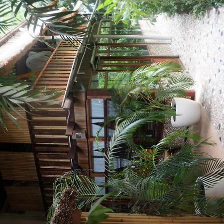 Raintree Lodge Порт-Морсби Экстерьер фото
